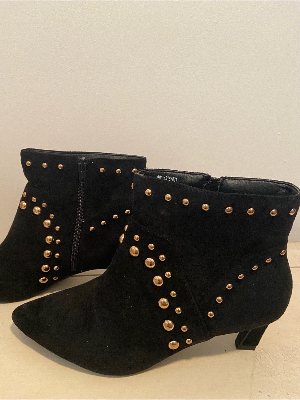 Comfort Est. 1946 by Cato Black Faux Suede Gold Stud Ankle Boot 9W NIB Moto - Picture 5 of 10
